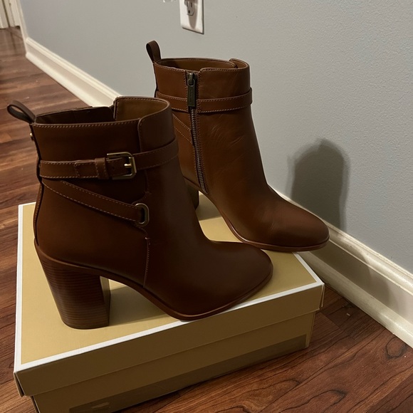 Michael Kors ankle booties - Picture 5 of 12